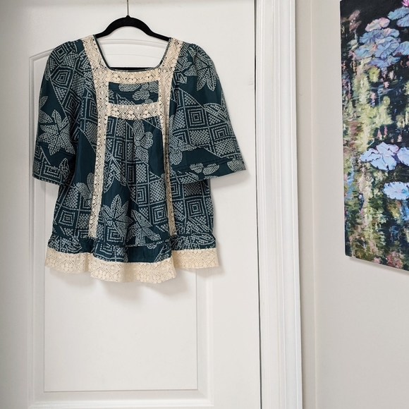 Like New BCBGMAXAZRIA Silk Lace Trim Top - Picture 1 of 14